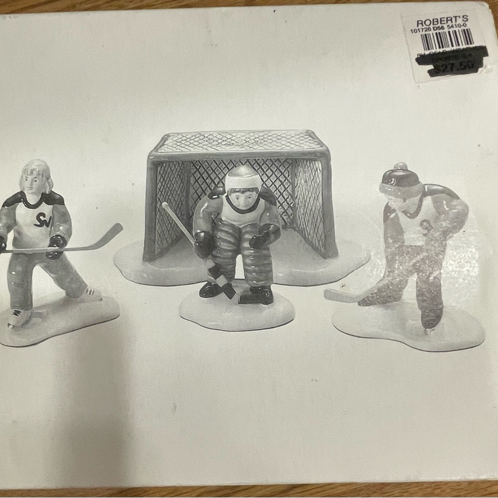 ❄️🏒Dept 56 ColdWeather Sports Hockey 🥅 scene in Snow Village in 📦 unused. - Picture 4 of 4
